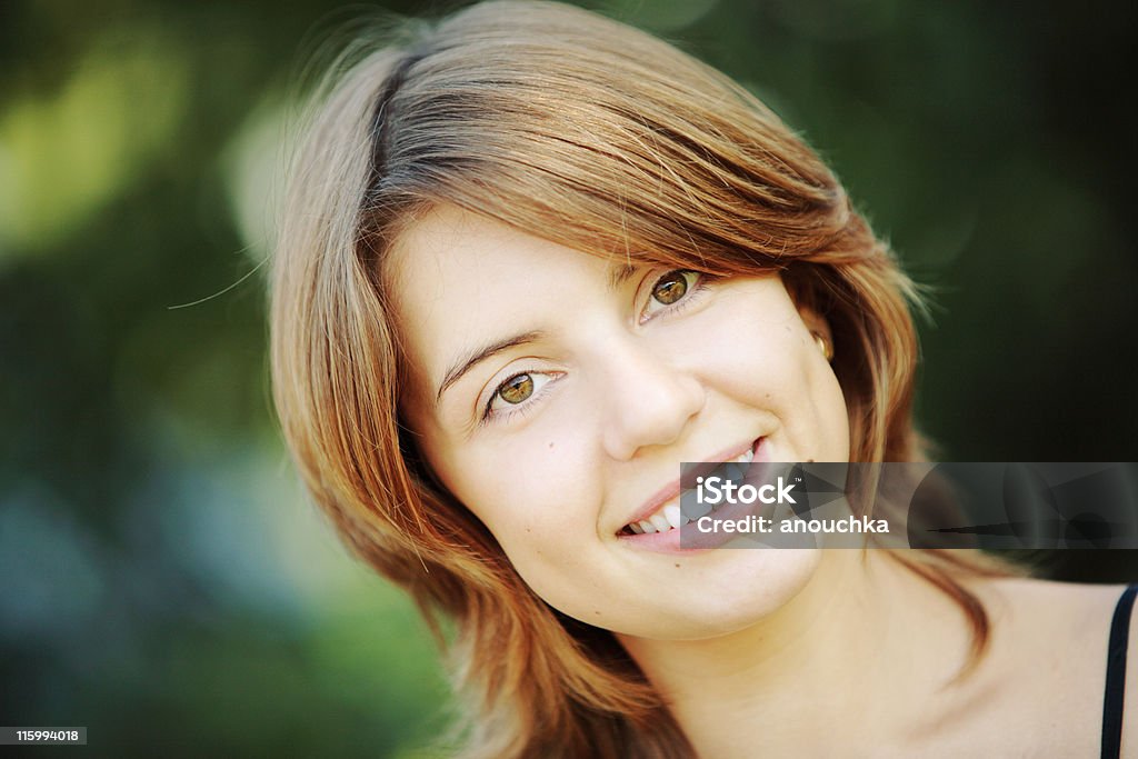 Feliz mujer joven - Foto de stock de 18-19 años libre de derechos