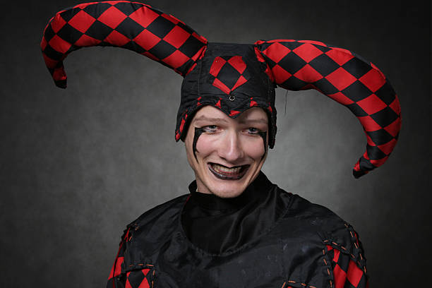 dark arlequin - harlequin clown the circus mask photos et images de collection