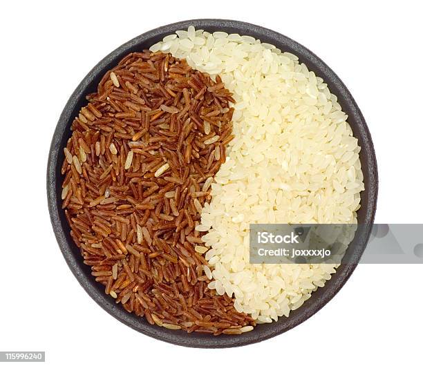 Foto de Tigela De Marrom E Arroz Branco e mais fotos de stock de Agricultura - Agricultura, Alimentação Saudável, Arroz - Alimento básico