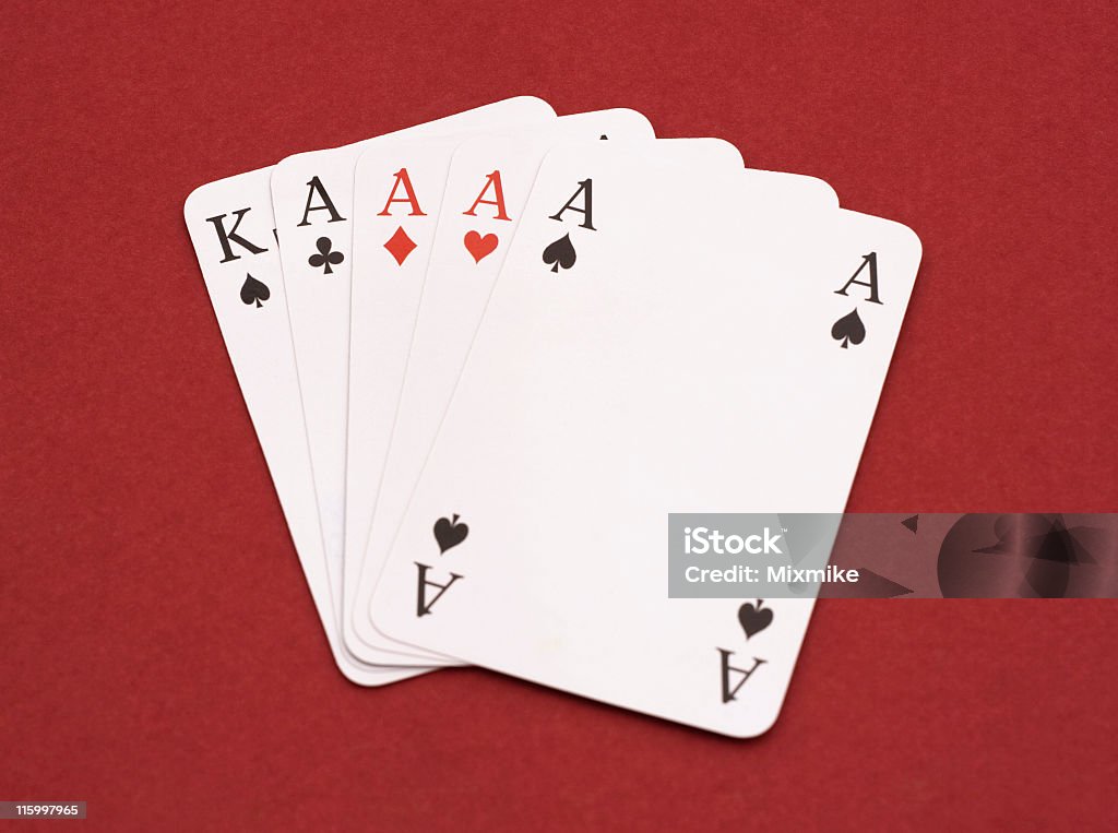 Quatro Aces e um Rei de espadas - Foto de stock de Ás de Copas royalty-free