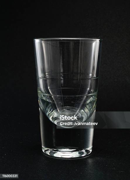 Leere Schnapsglas Stockfoto und mehr Bilder von Schnapsglas - Schnapsglas, Schwarzer Hintergrund, Cocktail