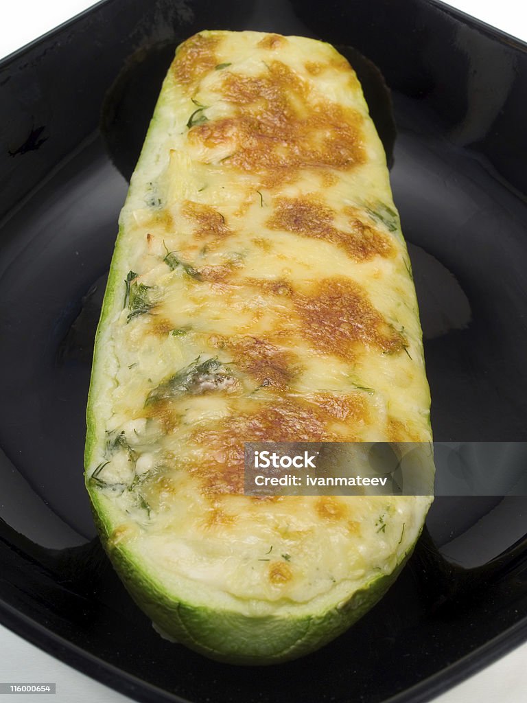 Zucchine ripiene di formaggio - Foto stock royalty-free di Ripieno