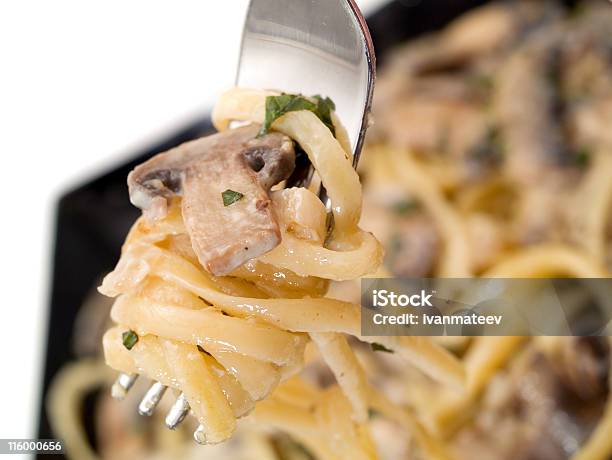 Foto de Coleção De Massa Linguini Com Cogumelos e mais fotos de stock de Amarelo - Amarelo, Branco, Cogumelo Comestível