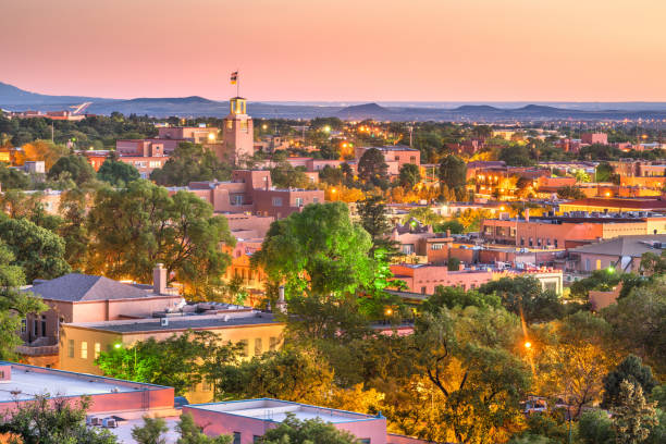 Santa Fe, New Mexico, USA Santa Fe, New Mexico, USA downtown skyline at dusk. adobe material stock pictures, royalty-free photos & images