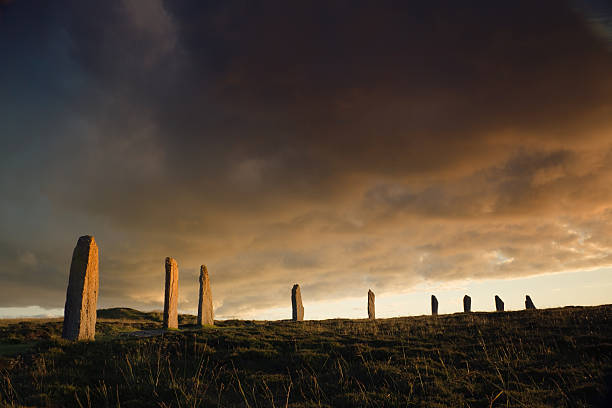 dramatyczne brodgar - stone circle zdjęcia i obrazy z banku zdjęć