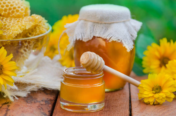 istock Honey pouring from drizzler into the pot 1160018352