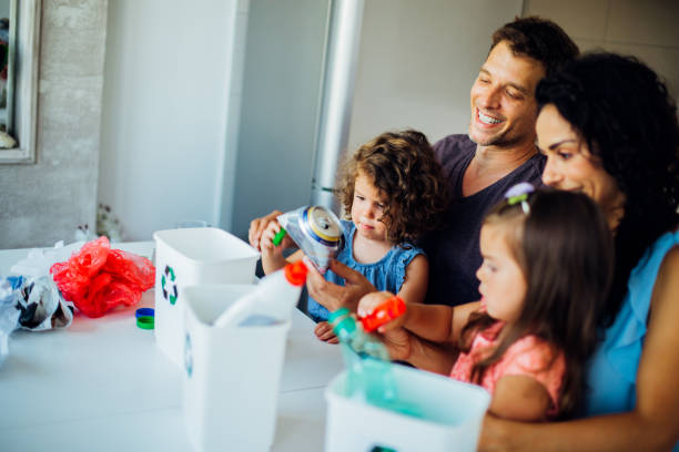 parents teaching children recycle - sustainable resources environment education cleaning imagens e fotografias de stock