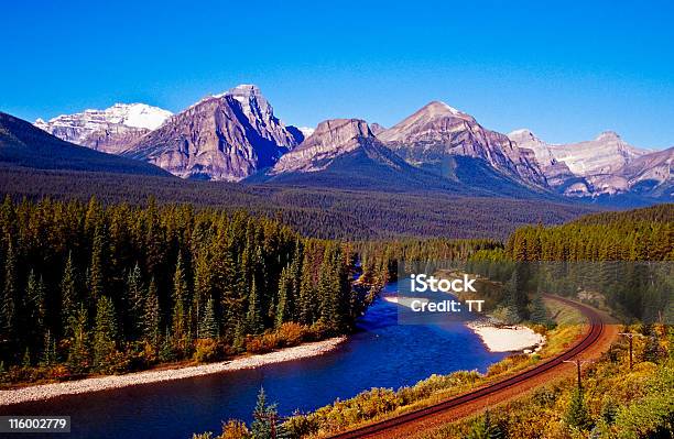 Kolej Żelazna - zdjęcia stockowe i więcej obrazów Alberta - Alberta, Bez ludzi, Bezchmurne niebo