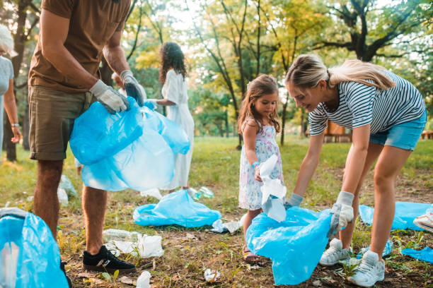 istock Young family recycling 1160028764