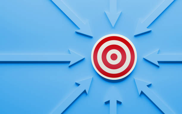 赤いターゲットを指す青い矢印 - focus target aspirations aiming ストックフォトと画像