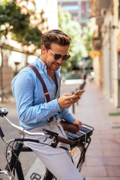 istock Texting in the city 1160039689