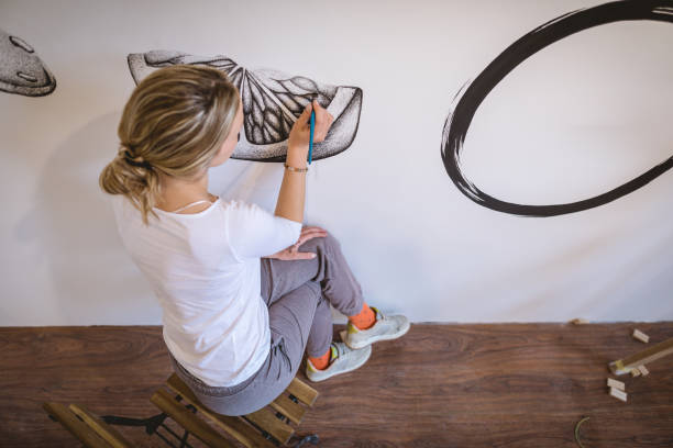 istock Artistic painter illustrating the wall 1160045845