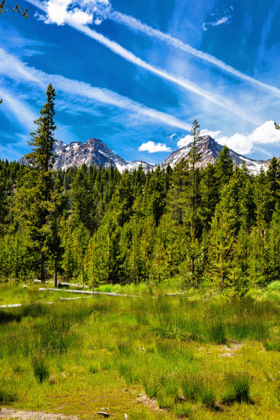 sawtooth mountains - sawtooth national recreation area stock-fotos und bilder