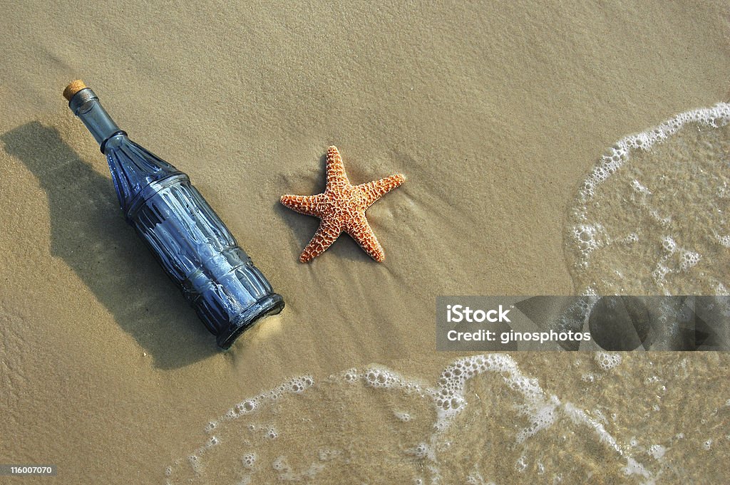 Wiadomość w butelce i Starfish - Zbiór zdjęć royalty-free (Antyczny)