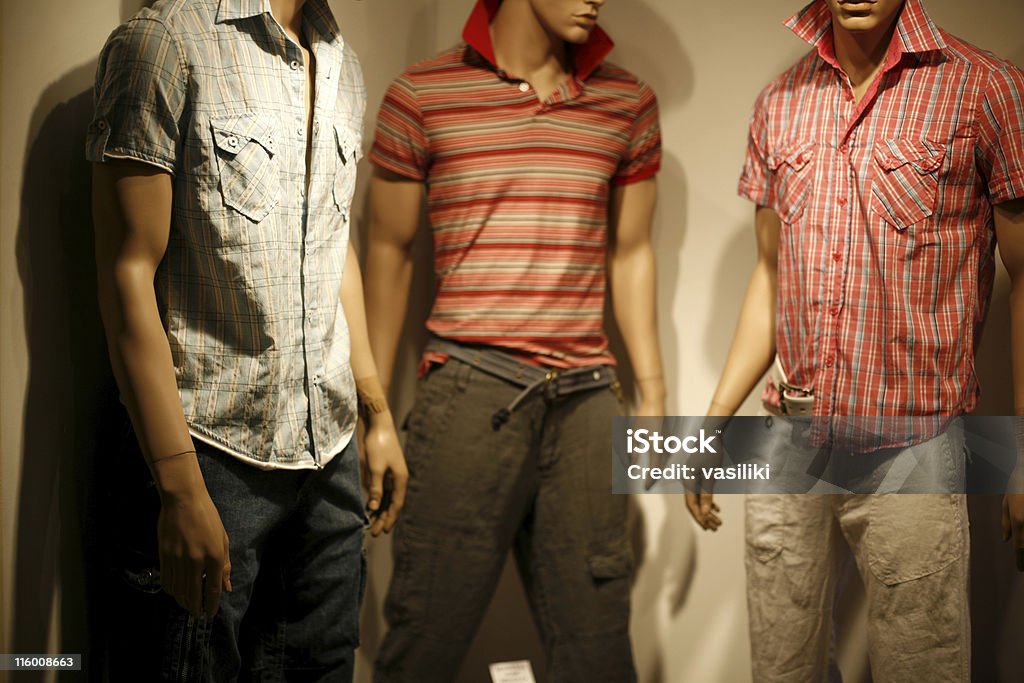 Ventana de la tienda de ropa para hombres - Foto de stock de Modelo libre de derechos