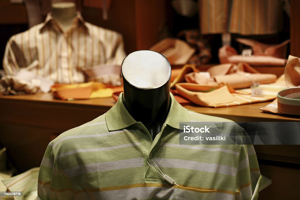 Visualizza la finestra-camicie da uomo - Foto stock royalty-free di Abbigliamento