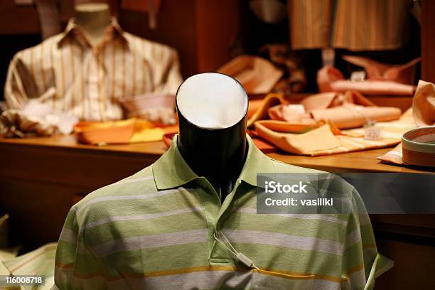 Visualizza La Finestracamicie Da Uomo - Fotografie stock e altre immagini di Abbigliamento - Abbigliamento, Abbigliamento casual, Abbigliamento da uomo
