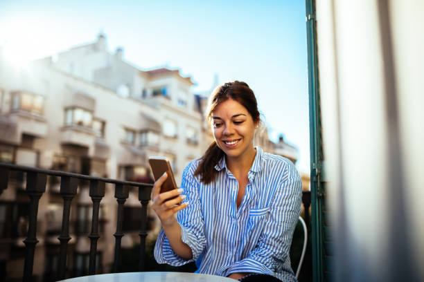 istock Reading news online 1160111954