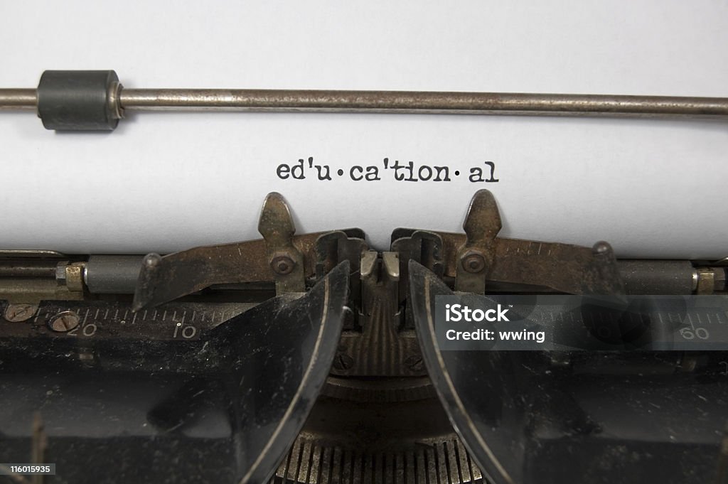Educación. Espacio para texto de antigüedades de máquina de escribir - Foto de stock de Antigualla libre de derechos