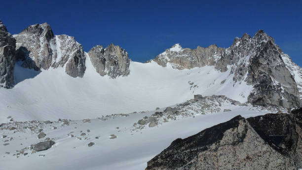 istock Dragontail Peak, the Enchantment Lakes Trail 1160161285