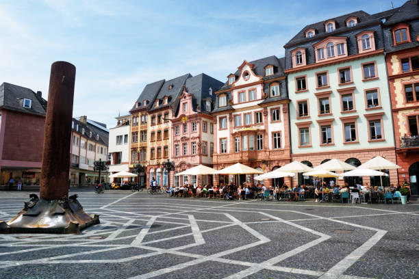 Market square in Mainz, Germany View of Marktplatz (Market square) in Mainz, Germany mainz stock pictures, royalty-free photos & images