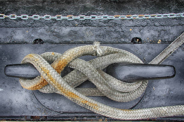 cuerda y amarre - rust textured rusty industrial ship fotografías e imágenes de stock