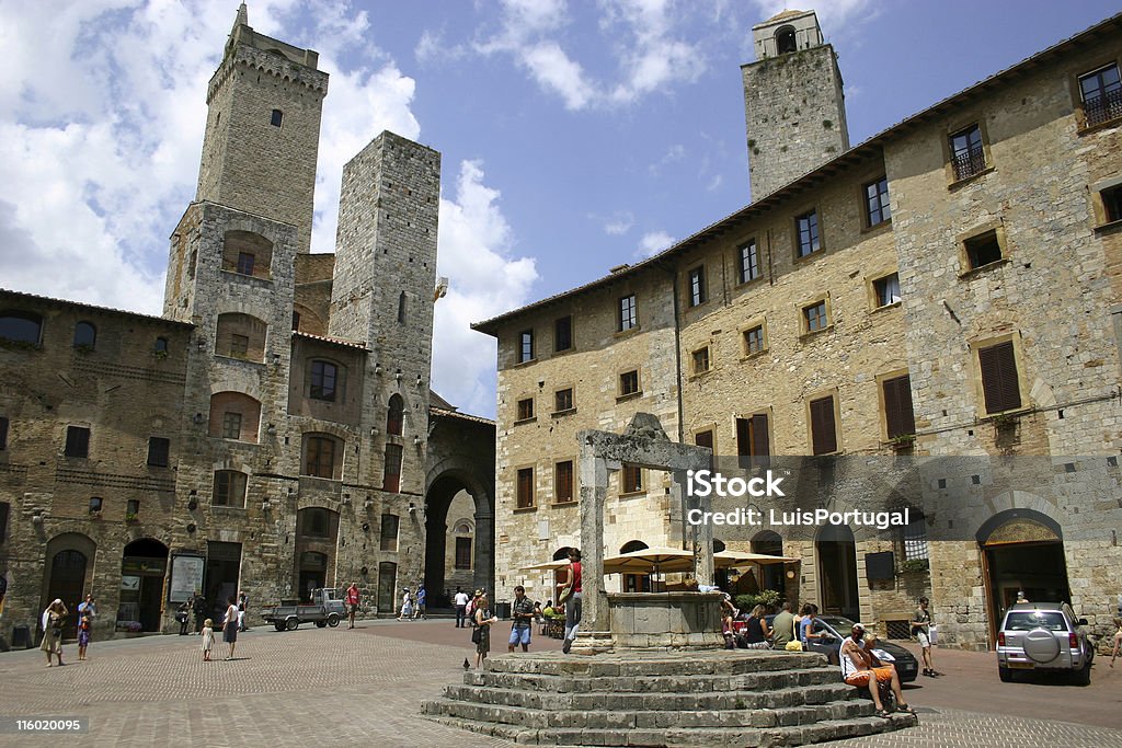 San Gimignano, Piazza della Cisterna Piazza della cisterna in San Gimignano San Gimignano Stock Photo