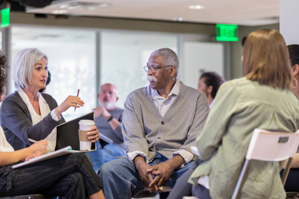 istock Mental health professional leads support group 1160223325