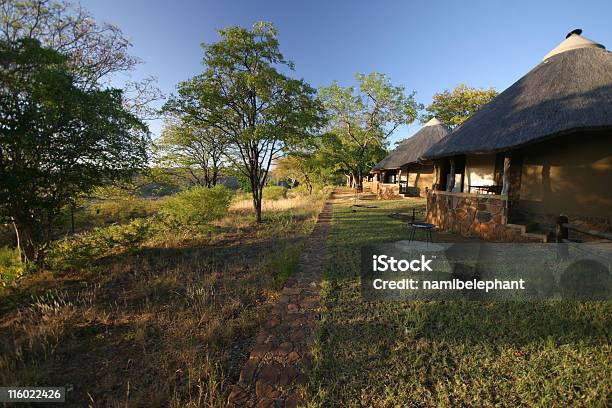 Domki W Krzaku - zdjęcia stockowe i więcej obrazów Park Narodowy Krugera - Park Narodowy Krugera, Biwakować, Afryka