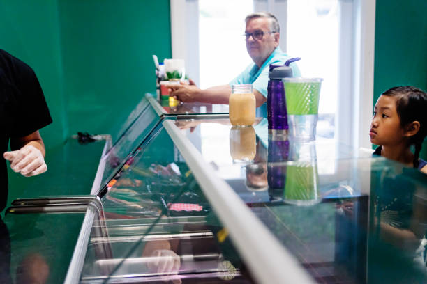 istock Customers in zero waste oriented grocery and take out food store. 1160231494