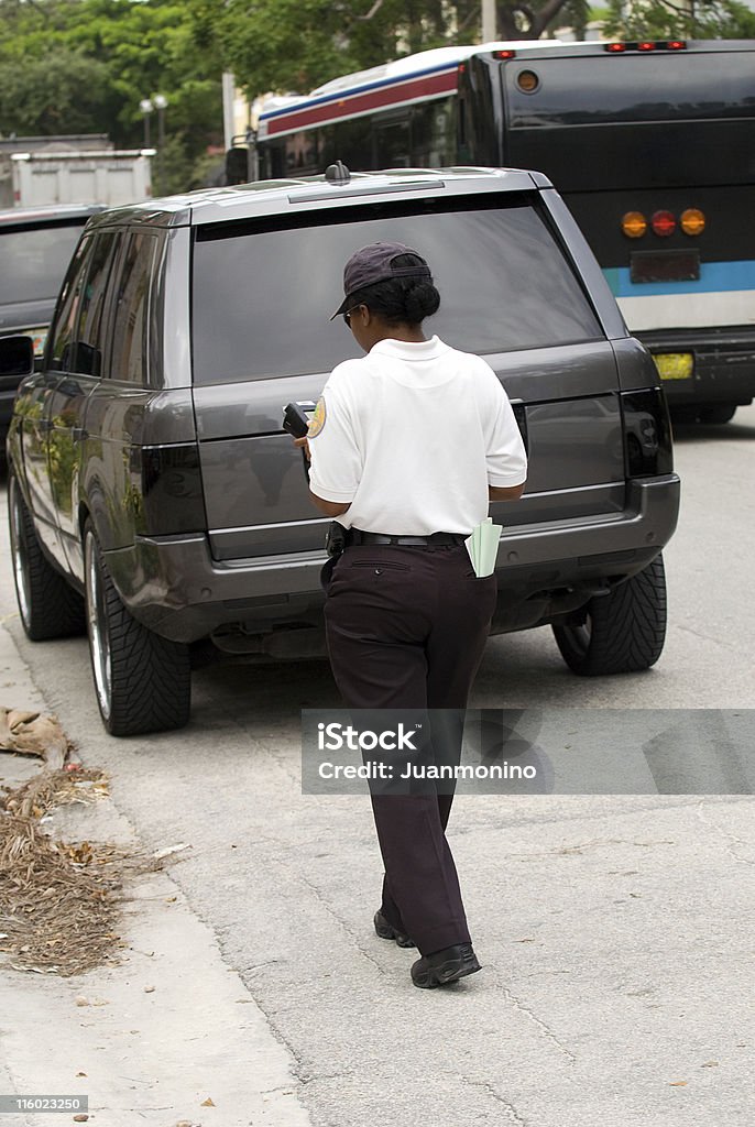 Escrever um bilhete de Estacionamento - Royalty-free Afro-americano Foto de stock