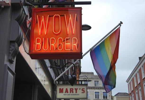 wow burger - dublin ireland urban road people real people fotografías e imágenes de stock