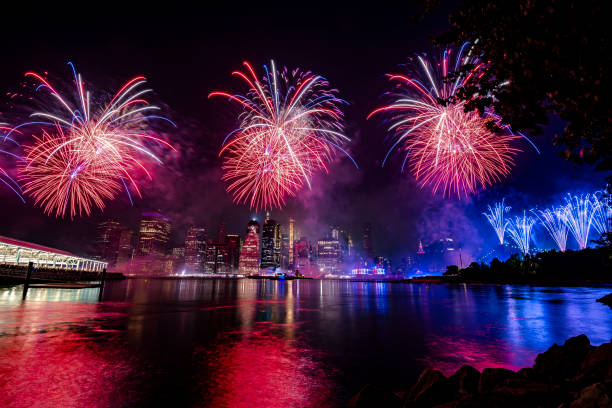 fogos de artifício em new york city - rio east - fotografias e filmes do acervo