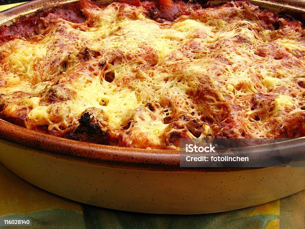 Lasagne Stockfoto und mehr Bilder von Nudelauflauf - Nudelauflauf, Auflaufform, Auflaufgericht