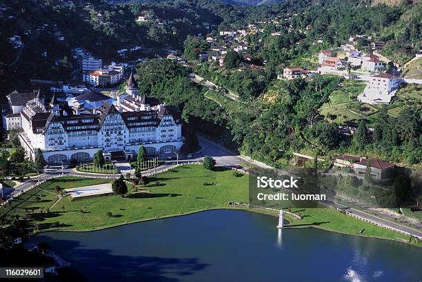 Photo libre de droit de Quitandinha Palace De Petrópolis Ville banque d'images et plus d'images libres de droit de Petrópolis - Petrópolis, Lac, Maison de campagne