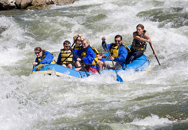 white water rafting en colorado - rafting white water rafting colorado water fotografías e imágenes de stock