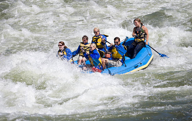 white water rafting en colorado - rafting white water rafting colorado water fotografías e imágenes de stock