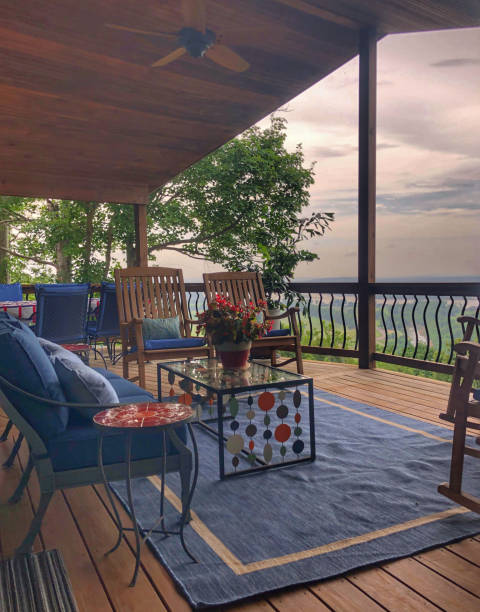 istock Southern Summer Living 1160323037