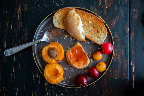 tosty, przetwory i owoce - toast preserves breakfast bread zdjęcia i obrazy z banku zdjęć