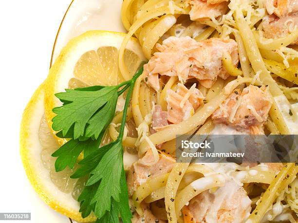 Pasta Colección De Tagliatelle Con Salmón Foto de stock y más banco de imágenes de Alimento - Alimento, Alimentos cocinados, Amarillo - Color