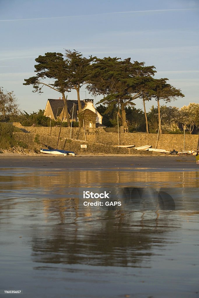 Reflejo de una vista a la costa de la playa - Foto de stock de Aire libre libre de derechos