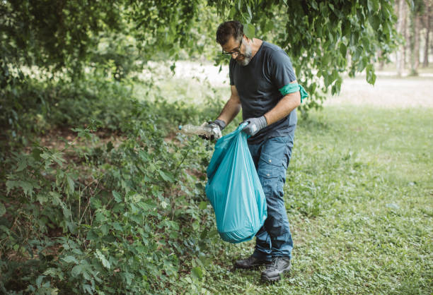 istock Volunteer cleaning park 1160361011