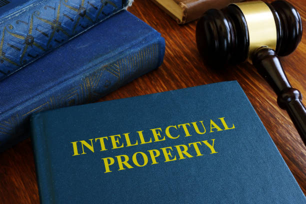 intellectual property law about copyright on desk. - infringe imagens e fotografias de stock