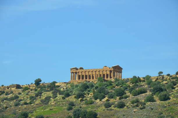 templo do grego antigo do vale de juno do templo, agrigento - greek culture agrigento landscape colonnade - fotografias e filmes do acervo