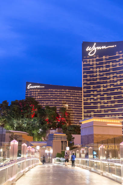 casino e hotel de wynn no crepúsculo em las vegas, eua - encore las vegas - fotografias e filmes do acervo