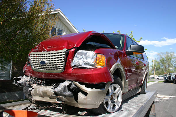 questo non è il garage è stato? - hood car headlight bumper foto e immagini stock