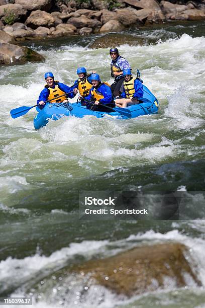 Rafting Rzekami Górskimi W Kolorado - zdjęcia stockowe i więcej obrazów Nadmuchiwana łódź - Nadmuchiwana łódź, Praca zespołowa, Stan Kolorado