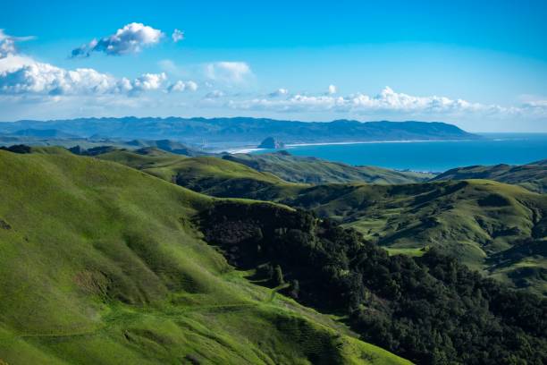 istock Green Mountains of California 1160408799