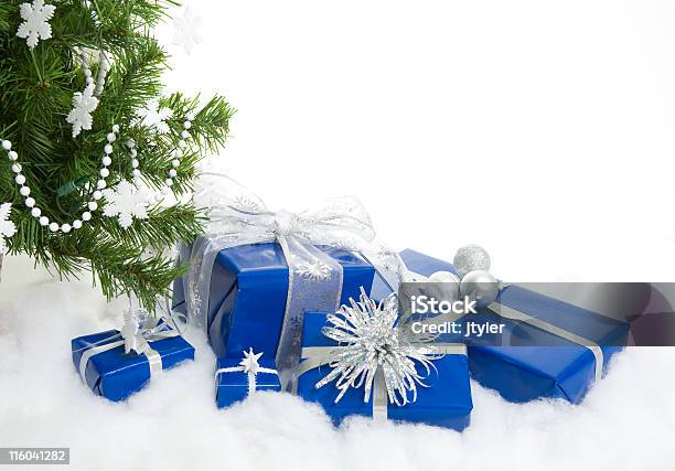 Regali Di Natale In Blu - Fotografie stock e altre immagini di A forma di stella - A forma di stella, Albero, Albero di natale