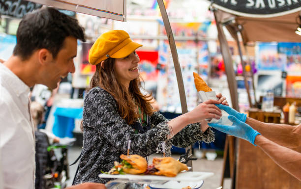 comprar alimentos en greenwich market - greenwich fotografías e imágenes de stock